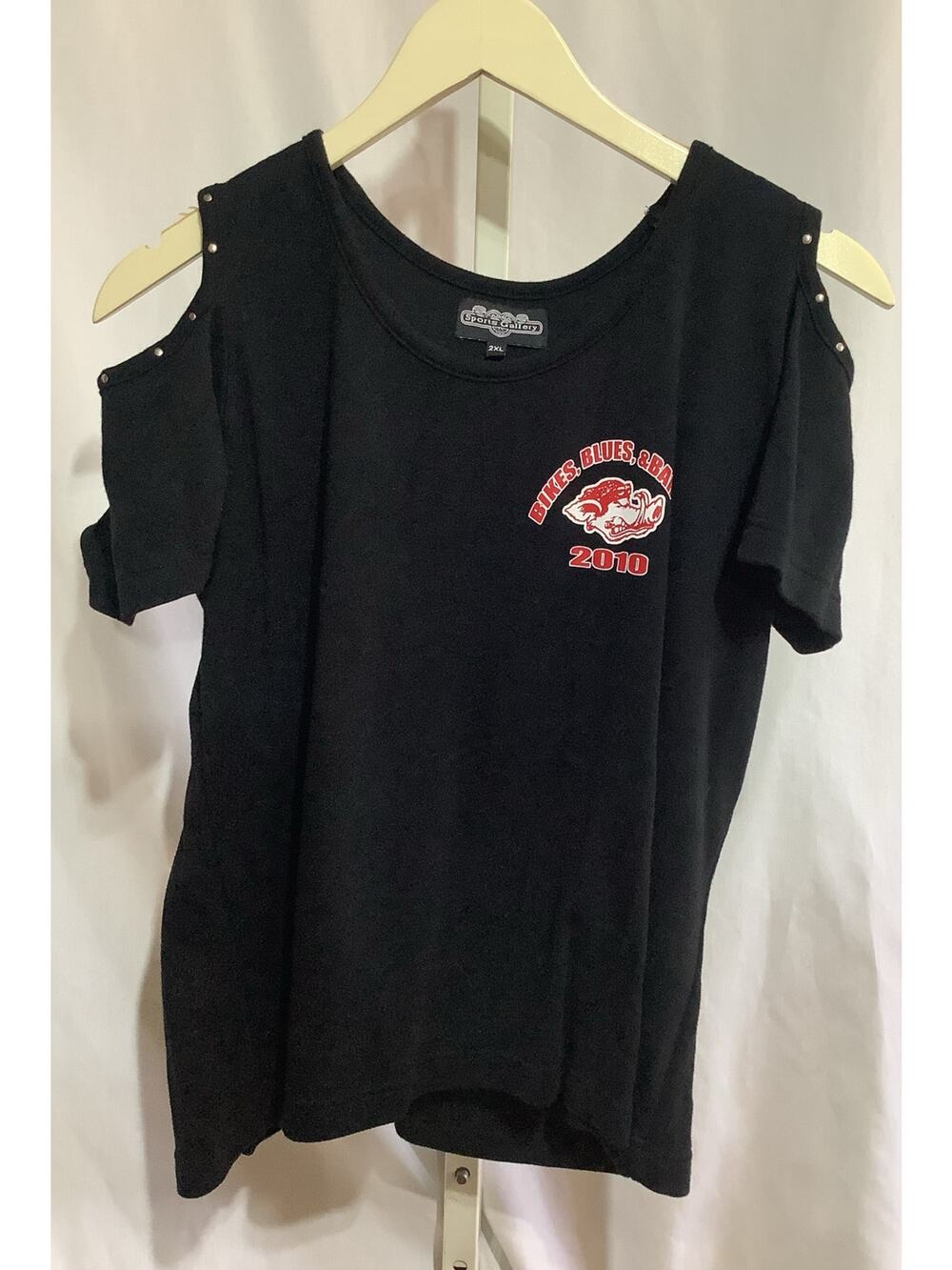 Bikes Blues BBQ 2010  Womens XL Black Studded Cold Shoulder Biker Rally Tee